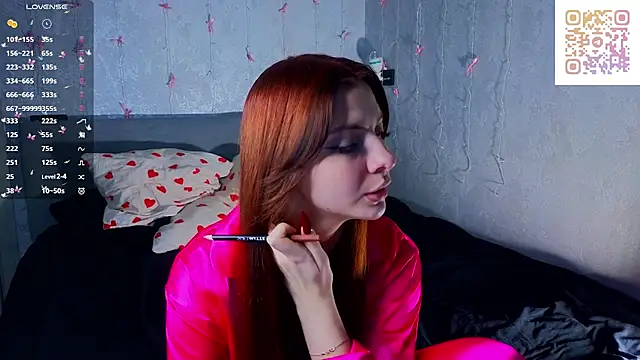 Snapshot of SophieB1aze chatting on December 2025 06:25:02 PM SophieB1aze online show from December 2025 06:25:02 PM