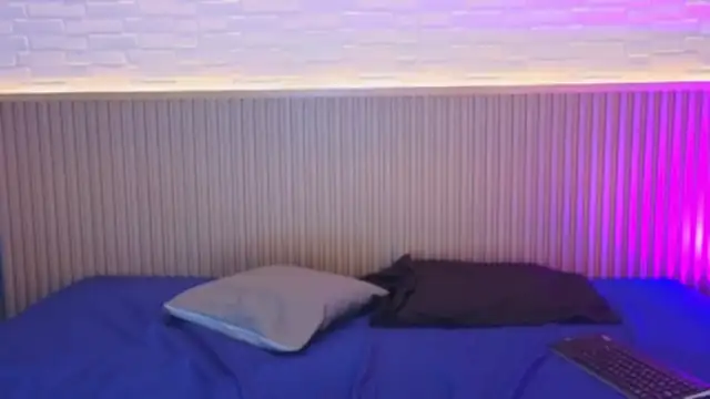 EmyVega online show from December 2025 04:36:01 PM