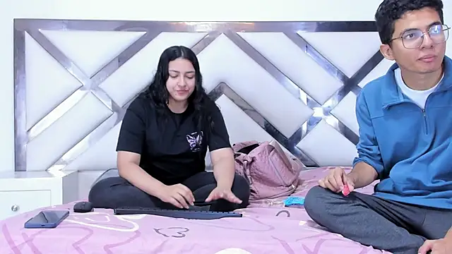 Alexandmelyy online show from December 2025 12:32:01 PM