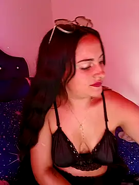 MisNicol online show from December 2025 08:18:02 PM