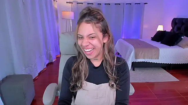 Snapshot of Zara_Wolf_ chatting on February 2026 02:01:02 PM Zara Wolf online show from February 2026 02:01:02 PM