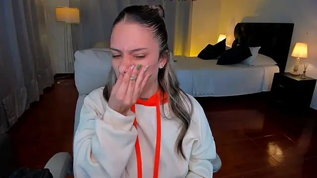 Snapshot of Zara_Wolf_ chatting on February 2026 11:09:02 AM Zara Wolf online show from February 2026 11:09:02 AM