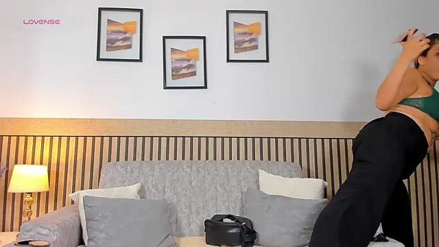 Snapshot of Zara_Wolf_ chatting on March 2026 08:31:02 AM Zara Wolf online show from March 2026 08:31:02 AM