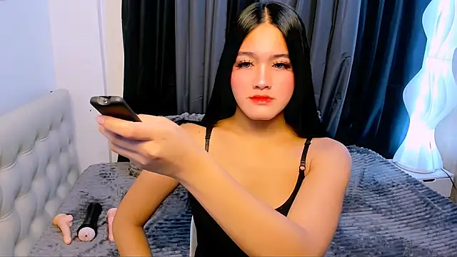 Snapshot of HollyMariee chatting on December 2025 10:24:02 AM HollyMariee online show from December 2025 10:24:02 AM