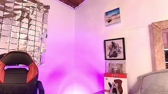 ElenaLauren online show from April 2026 03:20:01 PM