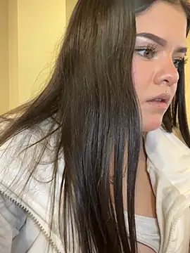 Camila Duarte2 online show from April 2026 05:30:01 PM