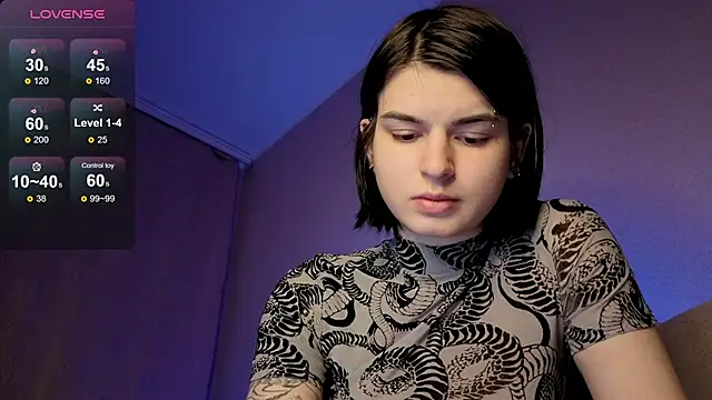 lololozhechka online show from April 2026 07:01:01 PM