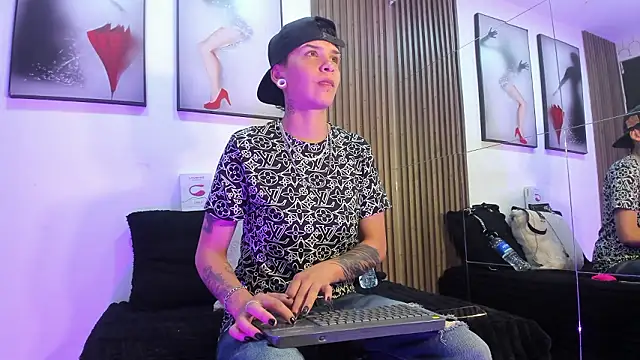 Snapshot of naughty_girlwd chatting on February 2026 02:52:01 AM naughty girlwd online show from February 2026 02:52:01 AM