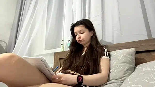 Snapshot of EllieBerrie chatting on December 2025 04:59:02 PM EllieBerrie online show from December 2025 04:59:02 PM