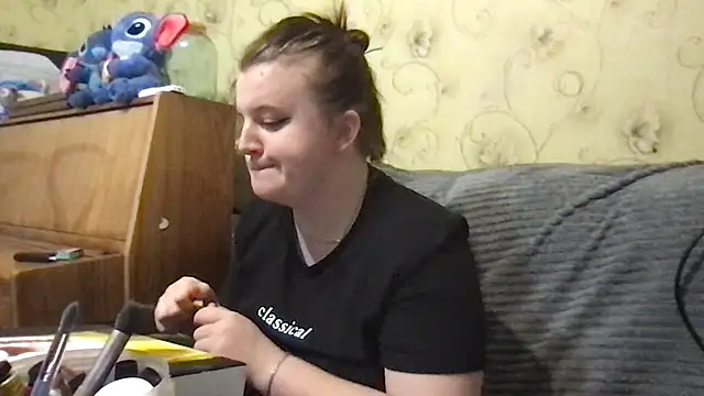 Snapshot of KrisToday chatting on December 2025 02:11:01 PM KrisToday online show from December 2025 02:11:01 PM