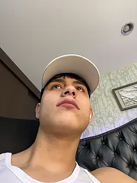 Lander Cruz online show from April 2026 07:26:01 PM
