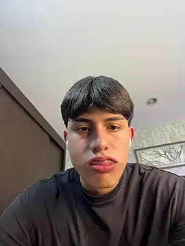 Lander Cruz online show from April 2026 09:06:02 PM