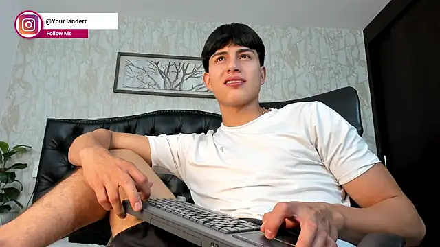 Lander Cruz online show from June 2026 06:45:01 PM
