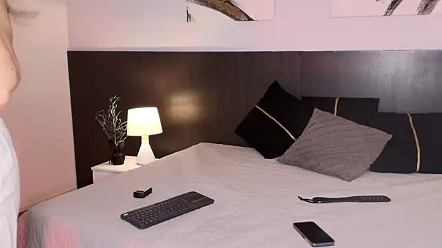 Snapshot of ViennaMilf chatting on December 2025 11:19:01 AM ViennaMilf online show from December 2025 11:19:01 AM