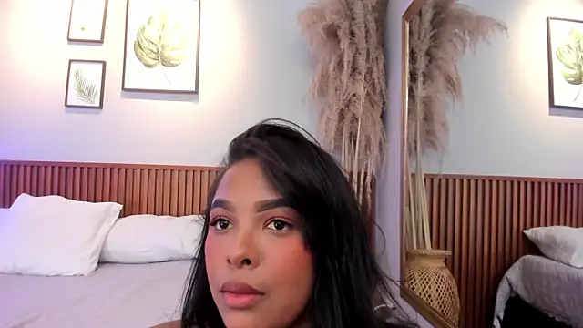 MIAROGGERSS online show from May 2026 04:17:02 AM