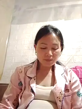 Lili-123k online show from April 2026 03:28:02 PM
