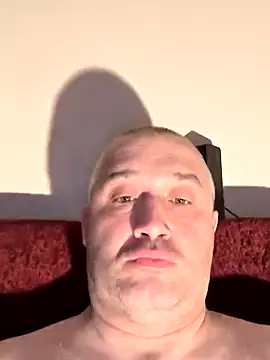 Olomoucak1982 online show from April 2026 06:58:01 PM