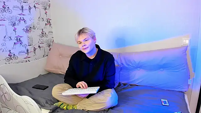 Snapshot of Brian_Mils chatting on December 2025 08:01:02 AM Brian Mils online show from December 2025 08:01:02 AM