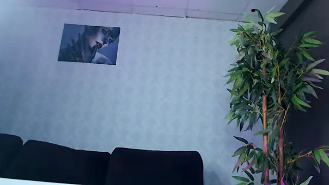 Snapshot of SilviaVanda chatting on December 2025 08:09:02 AM SilviaVanda online show from December 2025 08:09:02 AM