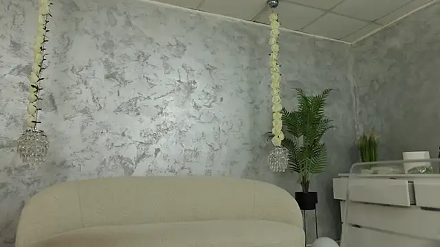 SilviaVanda online show from June 2026 06:07:02 AM
