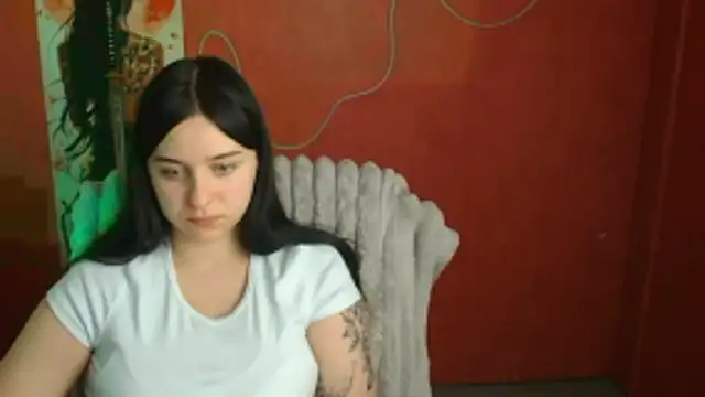 Lilu May online show from April 2026 11:18:01 PM