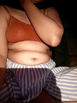 Snapshot of hottyrose69 chatting on December 2025 04:53:02 AM hottyrose69 online show from December 2025 04:53:02 AM