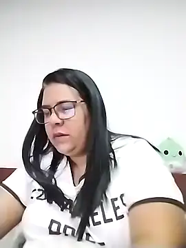 Snapshot of Carameloswing1 chatting on December 2025 12:42:01 AM Carameloswing1 online show from December 2025 12:42:01 AM