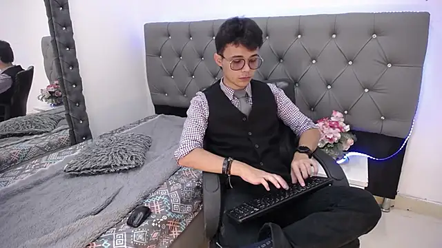 Jules Silver02 online show from December 2025 09:12:02 PM