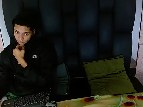 Snapshot of Axel_Marcu chatting on December 2025 02:28:01 AM Axel Marcu online show from December 2025 02:28:01 AM