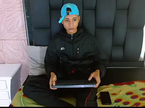 Snapshot of Axel_Marcu chatting on December 2025 04:50:01 AM Axel Marcu online show from December 2025 04:50:01 AM