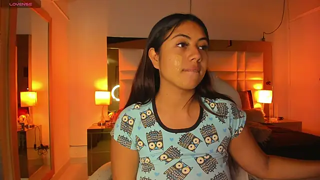Zoei Moon online show from June 2026 07:05:01 PM