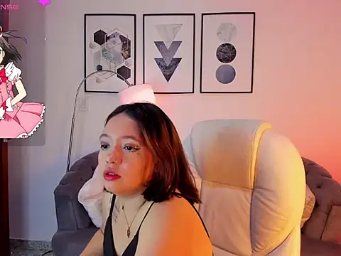 Snapshot of LunaKai_ chatting on December 2025 02:11:01 PM LunaKai online show from December 2025 02:11:01 PM