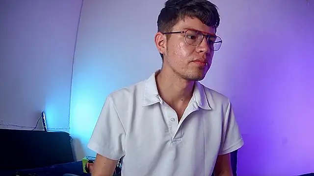 nicolatinboy online show from February 2026 09:23:01 PM