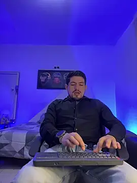 williamsmiiths16 online show from June 2026 11:35:02 AM