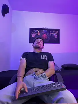 williamsmiiths16 online show from June 2026 11:30:02 AM