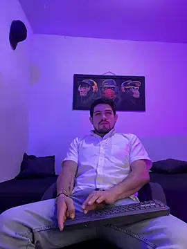 williamsmiiths16 online show from June 2026 11:31:01 AM