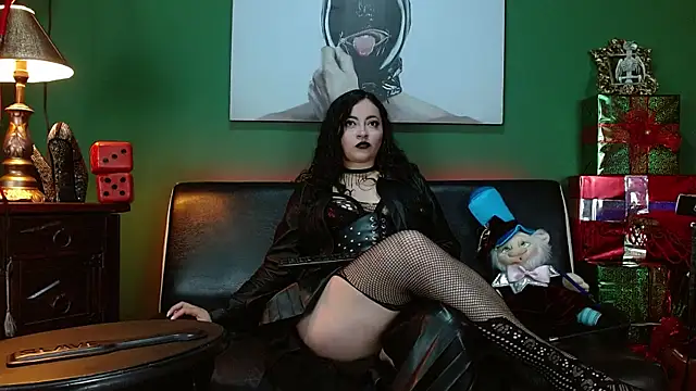 Snapshot of LunaTikka chatting on December 2025 04:52:01 AM LunaTikka online show from December 2025 04:52:01 AM