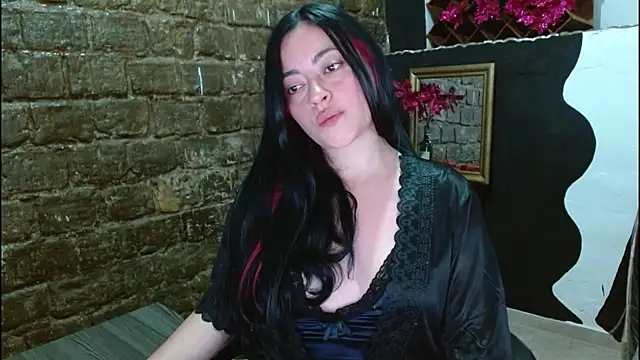 LunaTikka online show from April 2026 01:04:01 AM