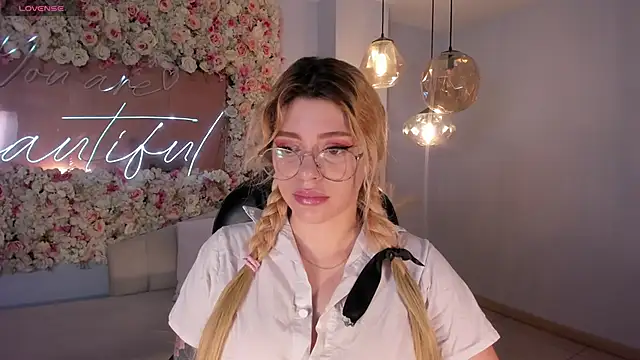 MadisonKane online show from May 2026 11:15:01 AM