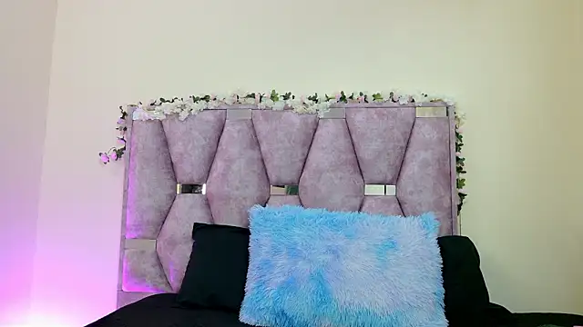 iris and damian online show from February 2026 05:19:01 PM