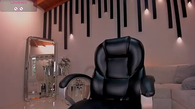 Snapshot of ChloeManson chatting on February 2025 08:46:01 PM ChloeManson online show from February 2025 08:46:01 PM