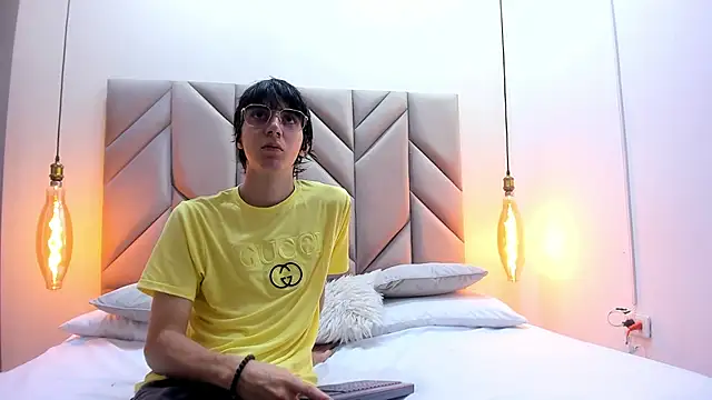 Snapshot of JeffBellfort chatting on December 2025 08:04:02 PM JeffBellfort online show from December 2025 08:04:02 PM