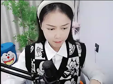 Snapshot of mili923 chatting on December 2025 02:00:02 PM mili923 online show from December 2025 02:00:02 PM