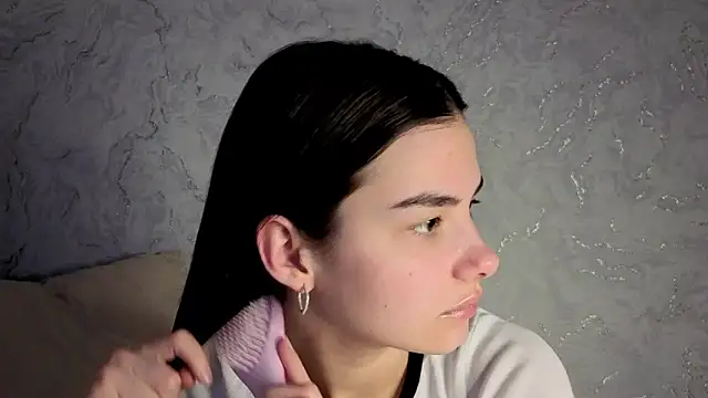 Laura Sunday online show from March 2026 12:21:01 PM