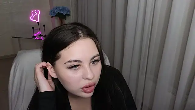 Deborah lowe online show from December 2025 05:00:01 PM