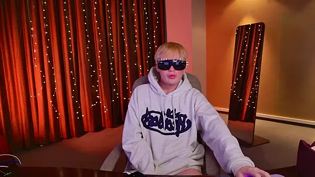 Kristenegor online show from February 2026 07:45:01 PM