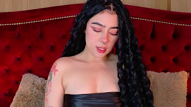 Snapshot of TaniaRedd_ chatting on December 2025 02:11:01 PM TaniaRedd online show from December 2025 02:11:01 PM