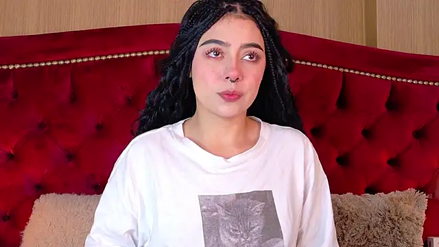 Snapshot of TaniaRedd_ chatting on December 2025 01:37:02 PM TaniaRedd online show from December 2025 01:37:02 PM