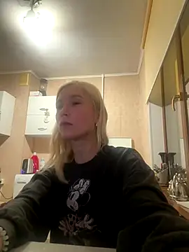 Snapshot of KisJeni chatting on December 2025 06:05:01 PM KisJeni online show from December 2025 06:05:01 PM