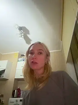 Snapshot of KisJeni chatting on December 2025 09:19:02 PM KisJeni online show from December 2025 09:19:02 PM